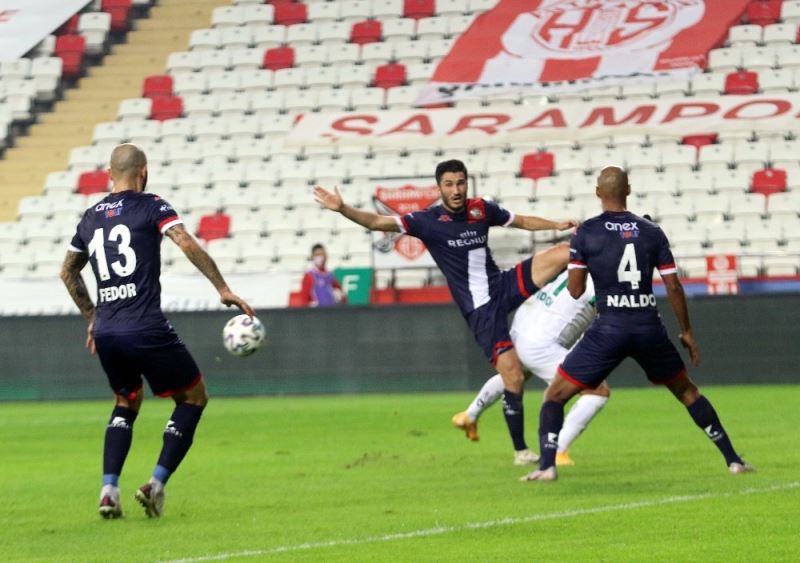 Süper Lig: Fraport TAV Antalyaspor: 0 - Aytemiz Alanyaspor: 0 (İlk yarı)

