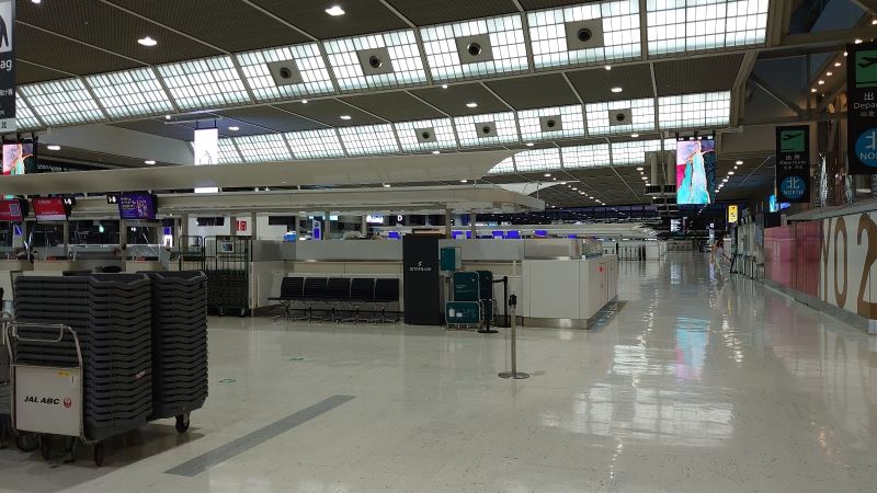  Olimpiyatlara günler kala Japonya’nın en büyük havaalanı terk edilmiş izlenimi veriyor
