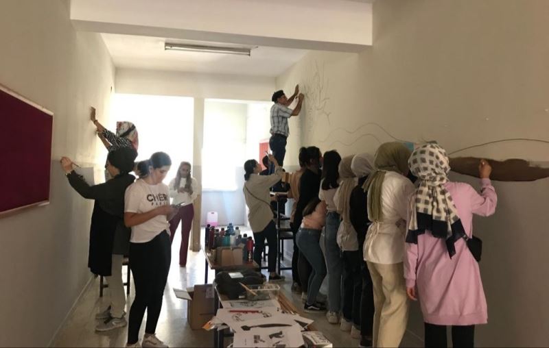 Kahramanmaraş’ta ressamlar okul duvarlarını süslüyor
