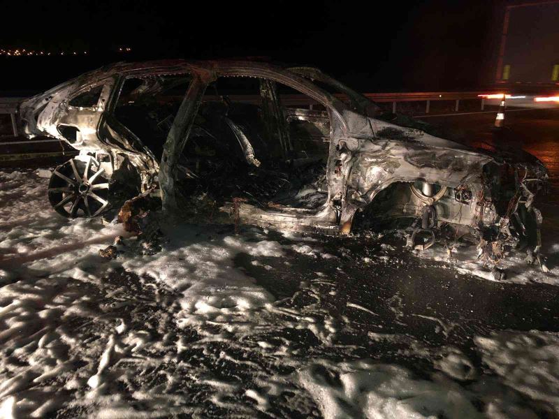 Ankara-Niğde Otobanında kaza;3  ölü 1 yaralı
