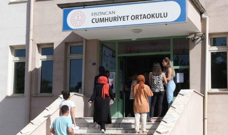 Erzincan’da ortaöğretim mezunu adaylar sınav heyecanı yaşadı
