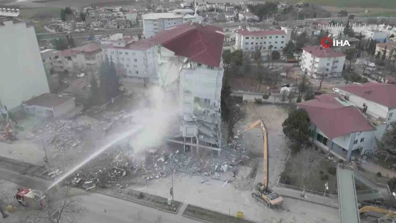 Depremin merkez üssü Pazarcık’ta kontrollü yıkım çalışmaları başladı
