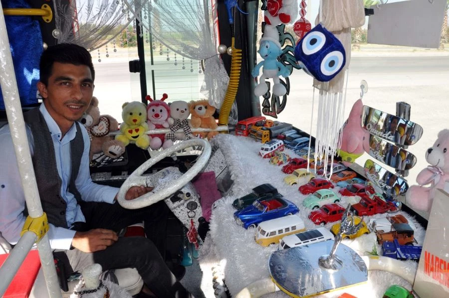 KULLANDIĞI OTOBÜSÜNÜ OYUNCAKÇI DÜKKANINA ÇEVİRDİ