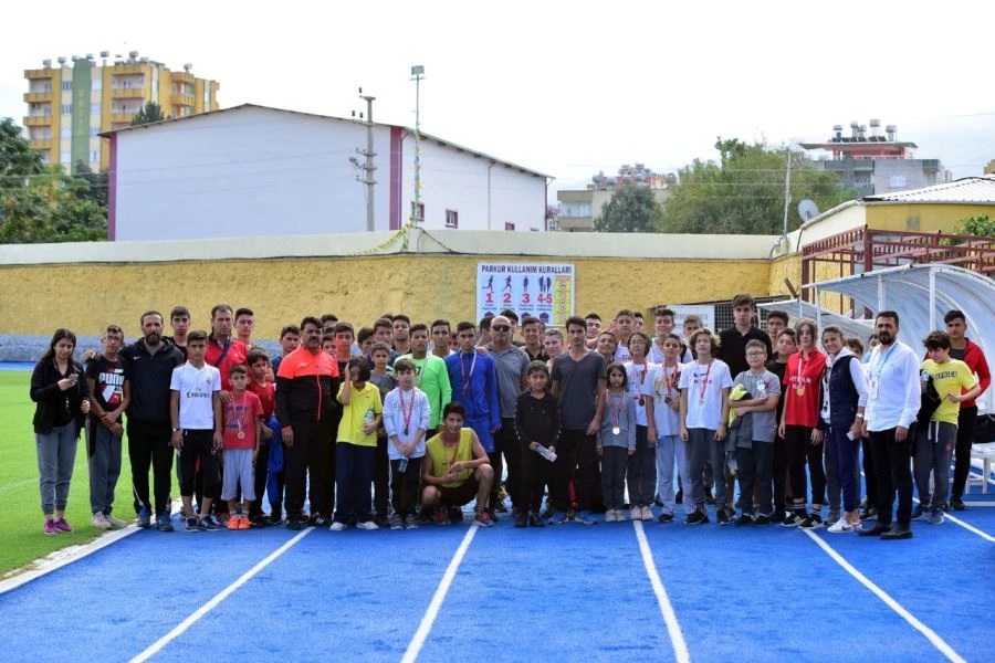 ATLETİZM YARIŞLARINA 5 OKULDAN 120 SPORCU KATILDI