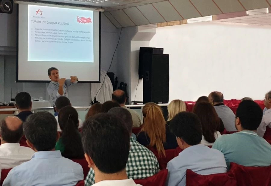 ANADOLU VAKFI ‘DEĞERLİ ÖĞRETMENİM’ PROJESİ İLE OSMANİYE’DE ÖĞRETMEN VE ÖĞRENCİLERLE BULUŞTU