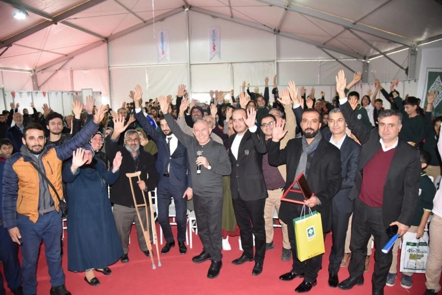 TARİHÇİ YAZAR ŞİMŞİRGİL, OKURLARIYLA BULUŞTU