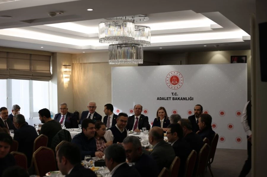 OSMANİYELİ BÜROKRAT VE AKADEMİSYENLER ONURLANDIRILDI