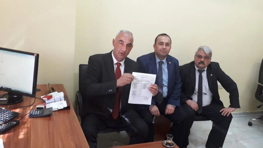 ERZİN CHP İLÇE BAŞKANI ELMASOĞLU MAZBATASINI ALDI
