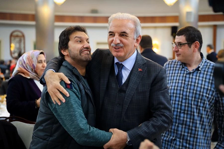 BAŞKAN YILDIRIM ENGELLİLER GÜNÜ ÖZEL PROGRAMINDA ENGELLİLERLE BULUŞTU