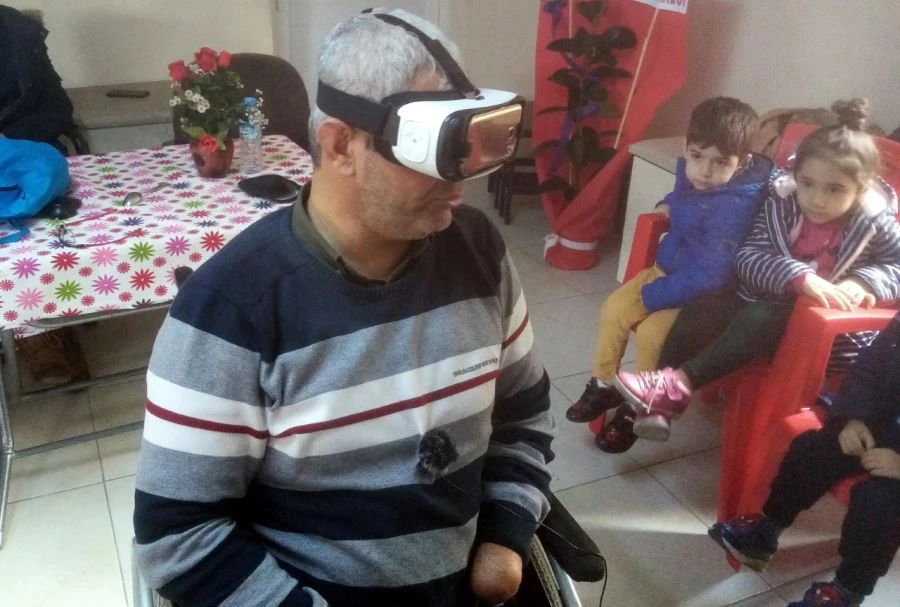 SANAL GERÇEKLİK İLE SOKAK HAYVANI BESLEME DUYGUSU YAŞADILAR