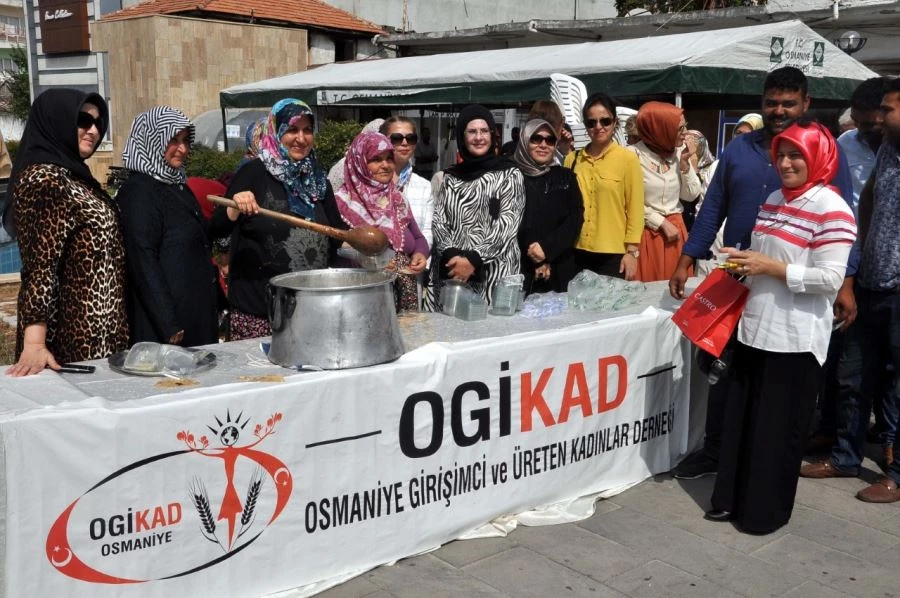 GİRİŞİMCİ VE ÜRETEN KADINLARDAN AŞURE İKRAMI