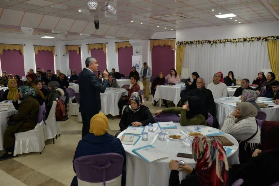 İL MİLLİ EĞİTİM MÜDÜRÜ ALBAK, VELİLERLE BULUŞTU