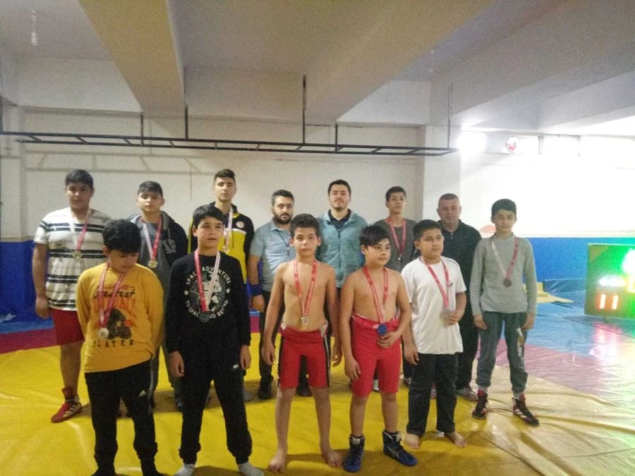 OKULLAR ARASI GÜREŞ ŞAMPİYONLARI BELLİ OLDU