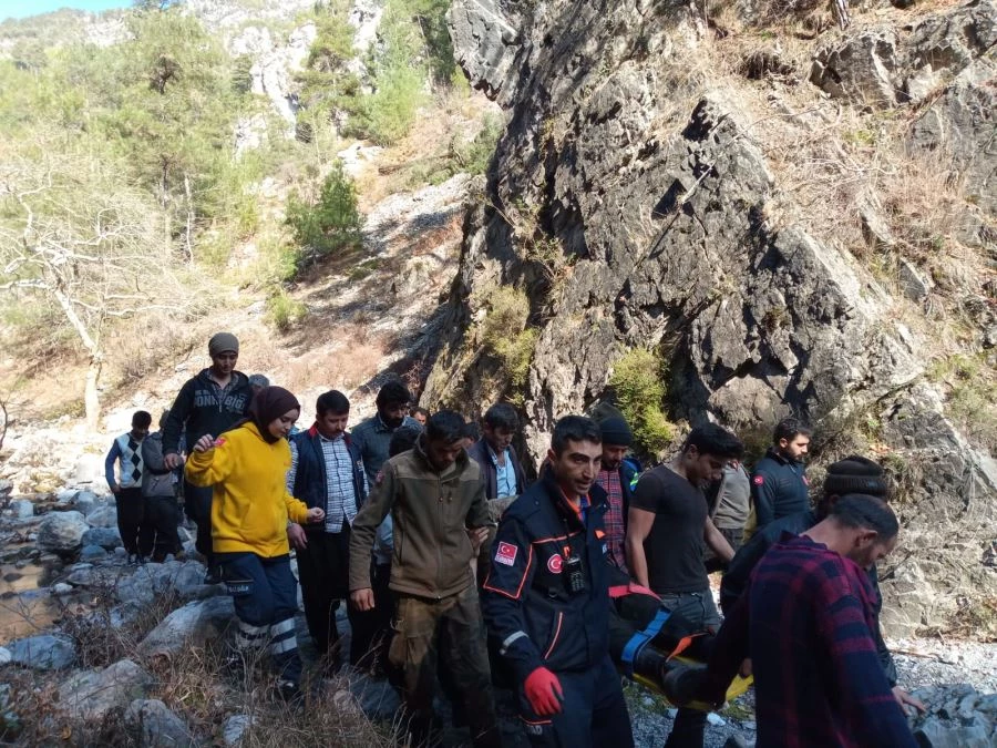 TIRMANDIĞI KAYALIKLARDAN DÜŞÜP YARALANDI, AFAD KURTARDI