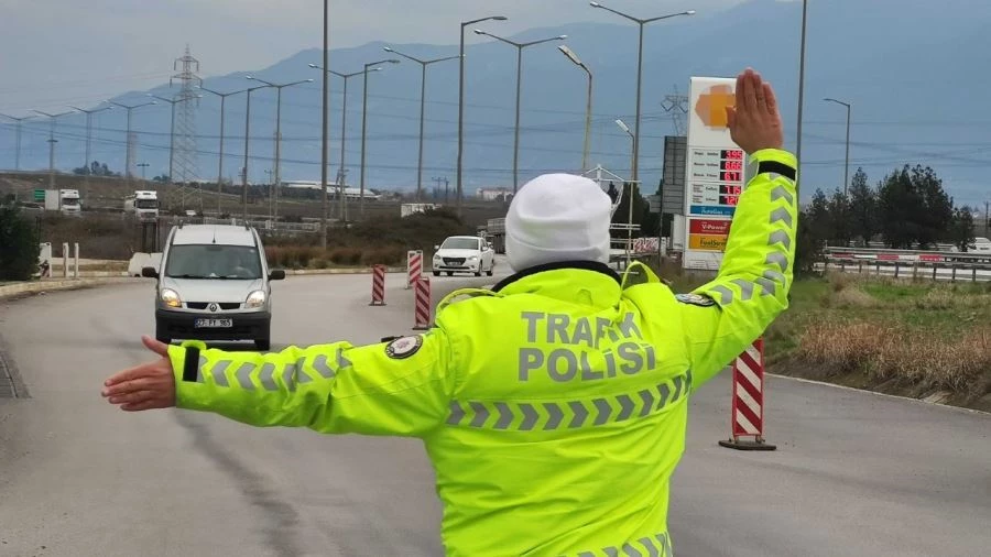 BİR YILDA KURAL İHLALİ YAPAN SÜRÜCÜLERE 25 MİLYON LİRA CEZA