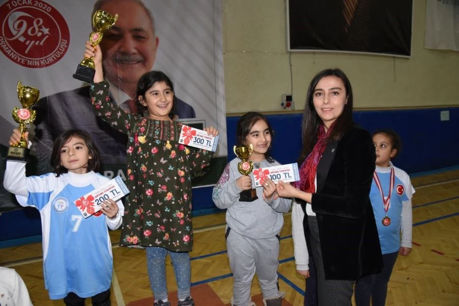 SATRANÇ ŞAMPİYONLARI ÖDÜLLENDİRİLDİ