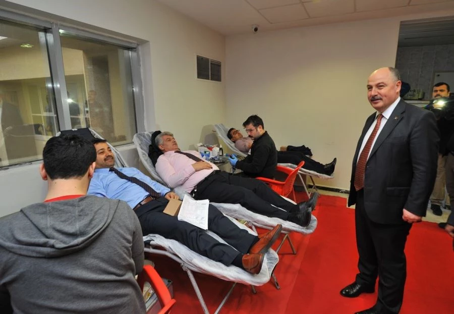 VALİLİK KOMPLEKSİNDE KAN BAĞIŞI KAMPANYASI