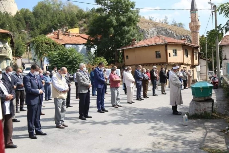 Araştırmacı-Yazar Mustafa Kalyon toprağa verildi
