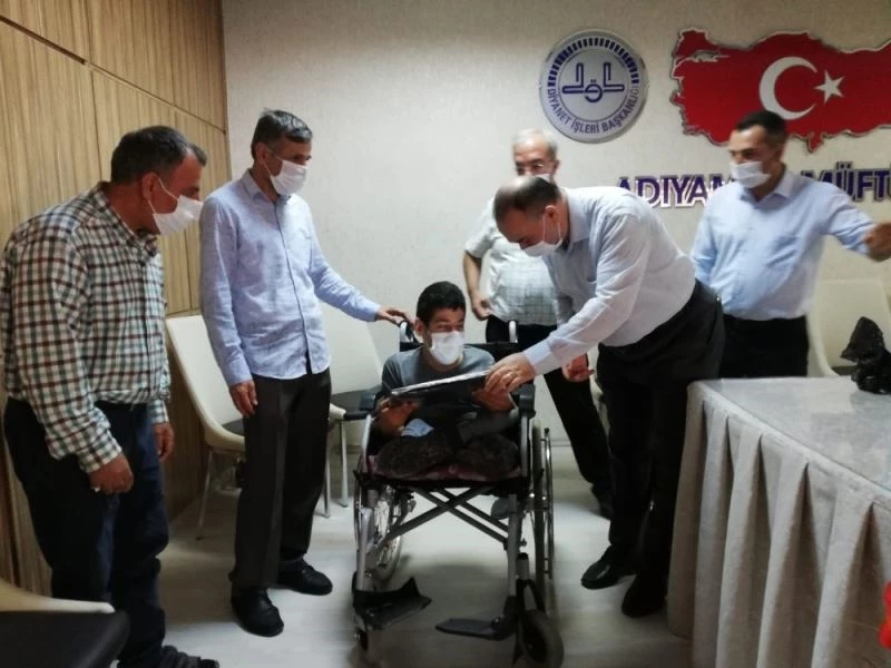 Müftülükten engelli öğrenciye bilgisayar
