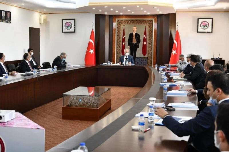 Vali Seymenoğlu’ndan kaymakamlarla buluştu: “Sizin iyi bir örnek olmanız lazım”
