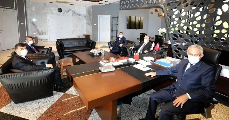 Fadıloğlu’ndan yeni rektöre hayırlı olsun ziyareti
