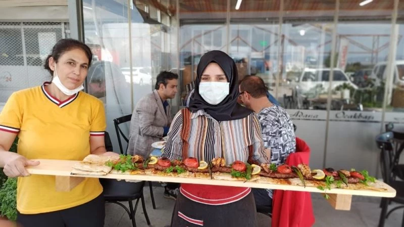 Bursa’nın kebapçı kız kardeşleri
