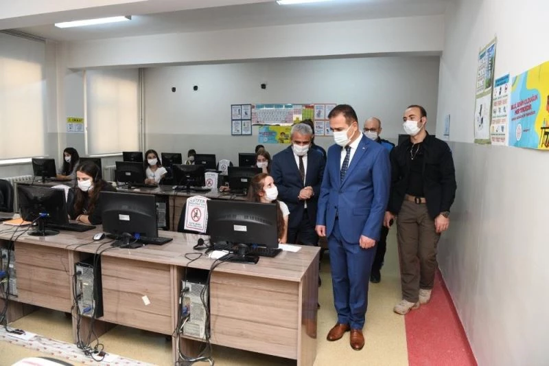 Vali Akbıyık: “49 EBA destek noktamız var”
