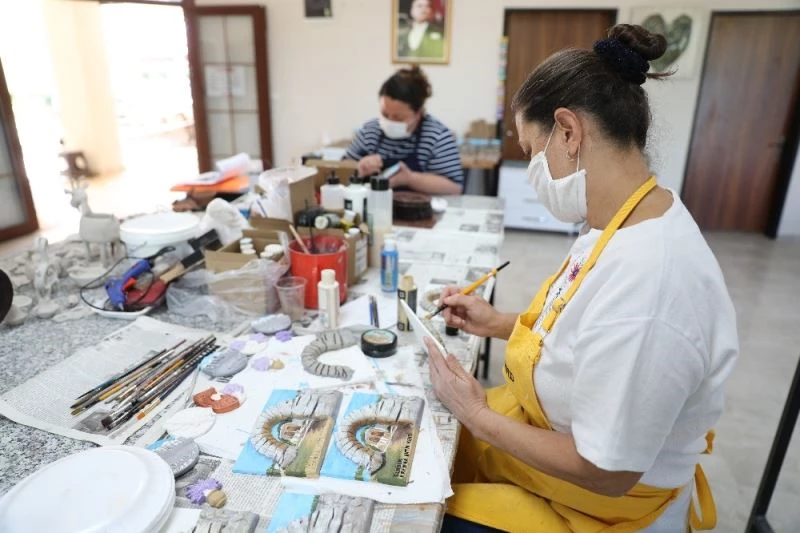 Burdur’u simgeleyen değerler özel tasarımlarla satışa sunuldu
