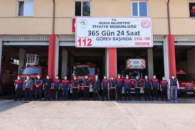 Başkan Özlü itfaiyecileri yalnız bırakmadı
