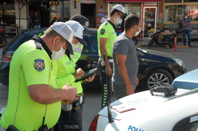 Emniyet kemersiz sürücülere ve modifiyeli araçlara ceza yağdı
