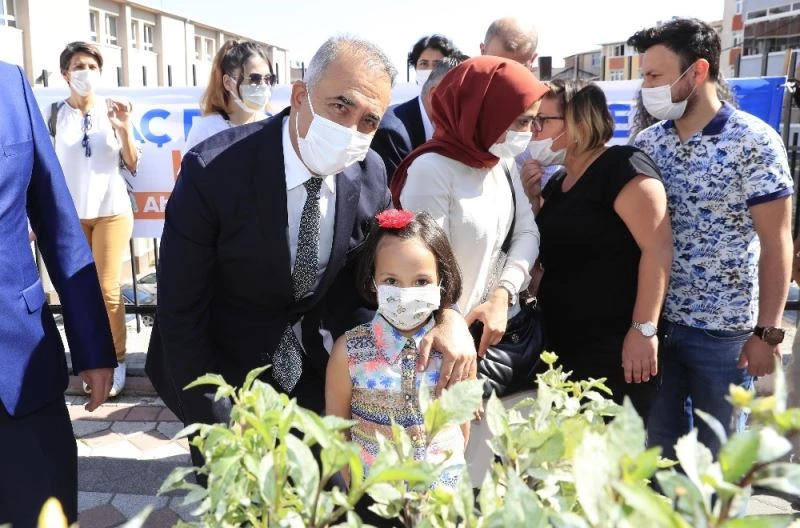 Sultangazi yeşile bürünüyor
