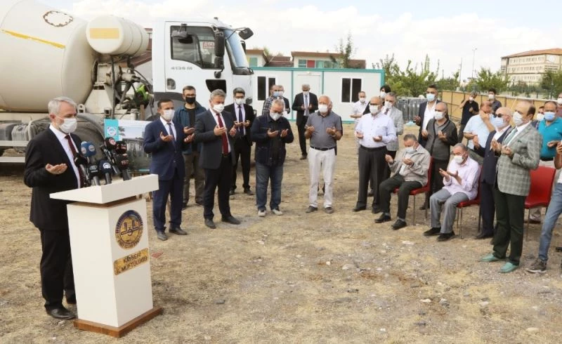 ERÜ’de Hacı Bayram Sanık ve Evlatları Camii’nin Temeli Atıldı

