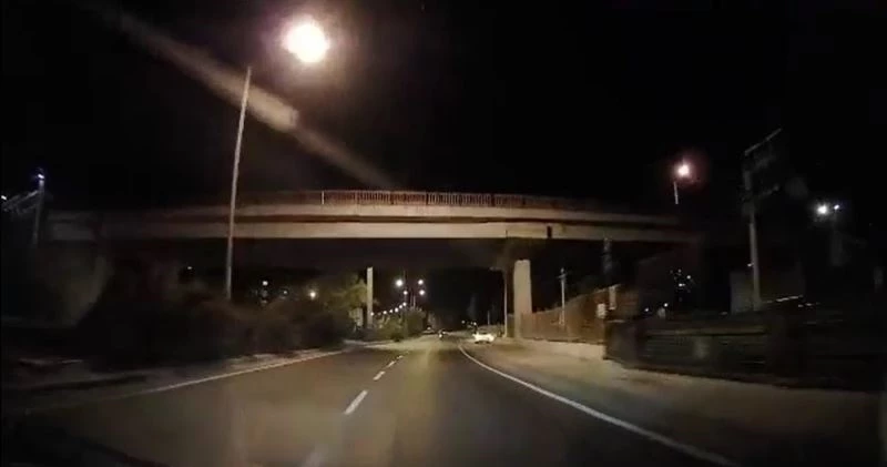 Kıl payı kazadan kurtulma anı araç kamerasında
