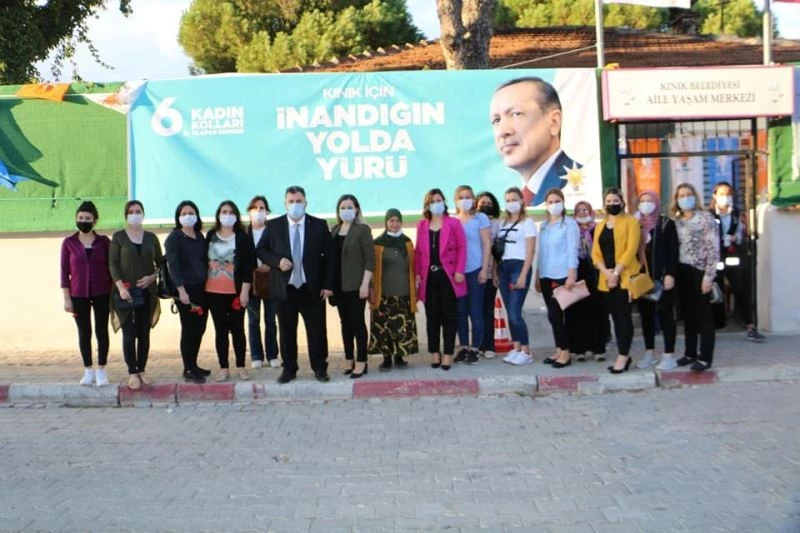 Kınık AK Parti Kadın Kolları Başkanlığına Nadide Mutluer yeniden seçildi
