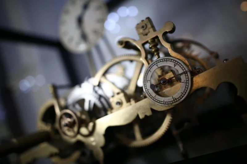 (Özel) Asırlık saate koruma
