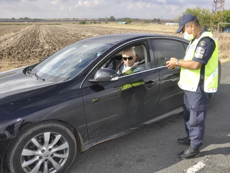 Jandarma trafik mesaide
