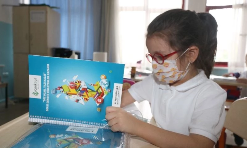 Çankaya Belediyesi’nden çocuklara kırtasiye seti armağanı
