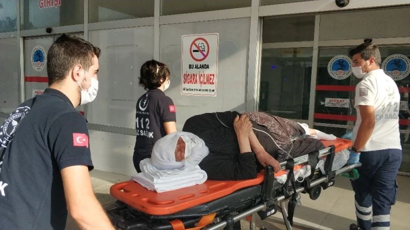 Kanepeden düşen yaşlı kadın hayatını kaybetti
