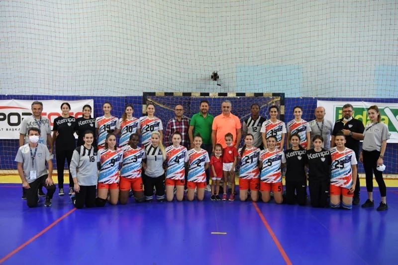 Konyaaltı’nın Mavi Kelebekleri, kendi sahasında kazandı
