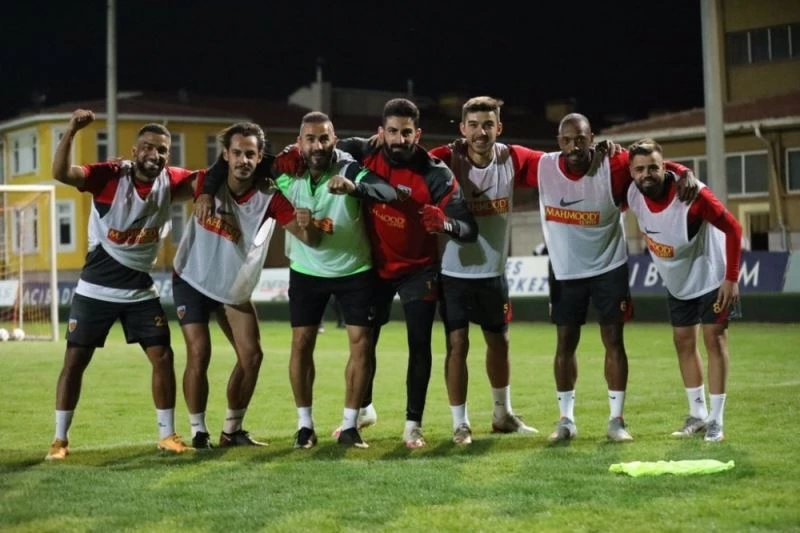 Fernandes örümcek ağlarını aldı
