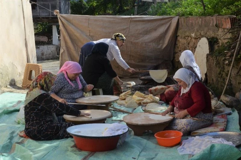 Kadınların kışlık yufka hazırlıkları başladı
