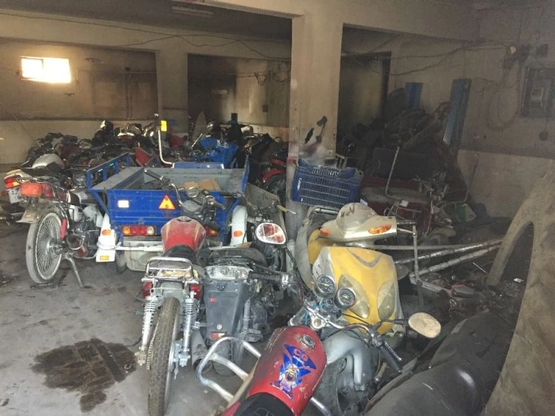 Çaldıkları motosikletleri bırakıp kaçtılar
