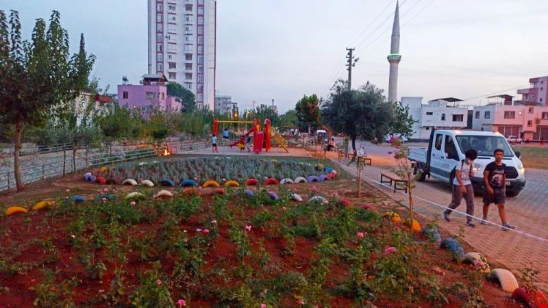Kozan’da atık lastikler parklarda kullanılıyor
