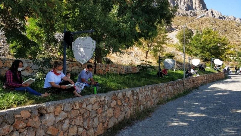 Madene karşı özlem ve hasretin dile geldiği Mani Yolu’nda kitap okuma eylemi
