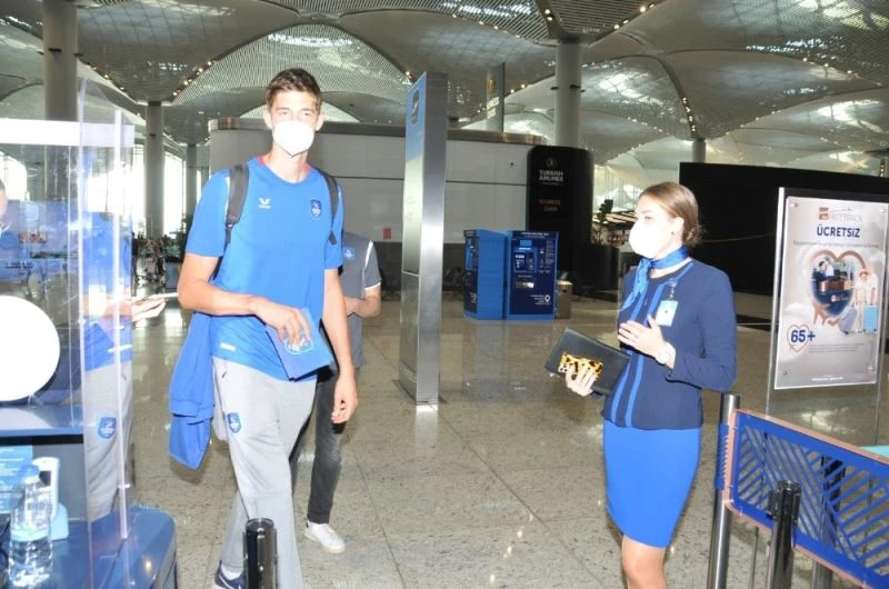 Anadolu Efes, ALBA Berlin maçı için Almanya’ya uçtu
