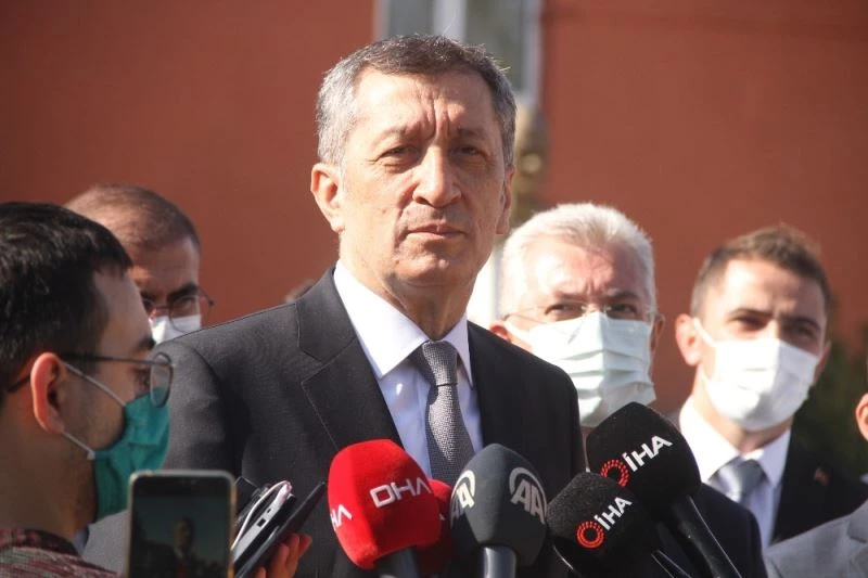 Bakan Selçuk: “Okullar marifetiyle tabletlerin dağıtımı bu haftadan itibaren başlıyor”
