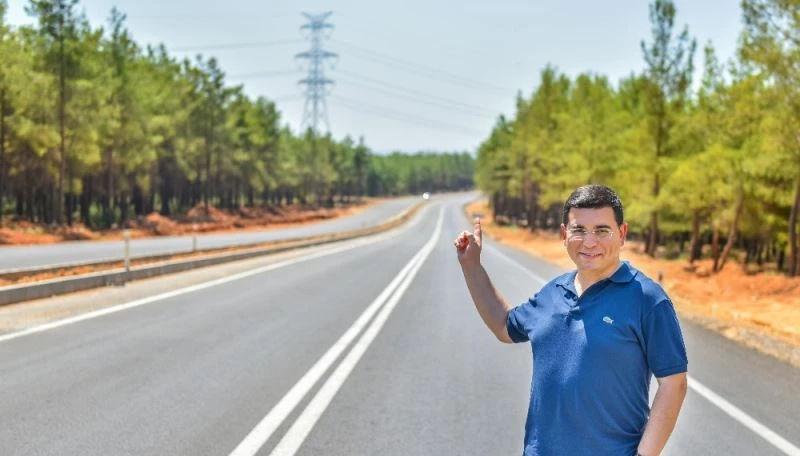 Varsak şehir girişi zakkumla güzelleşti
