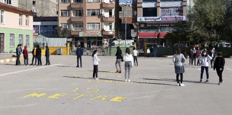 Van’da yüz yüze eğitimin ikinci aşaması başladı
