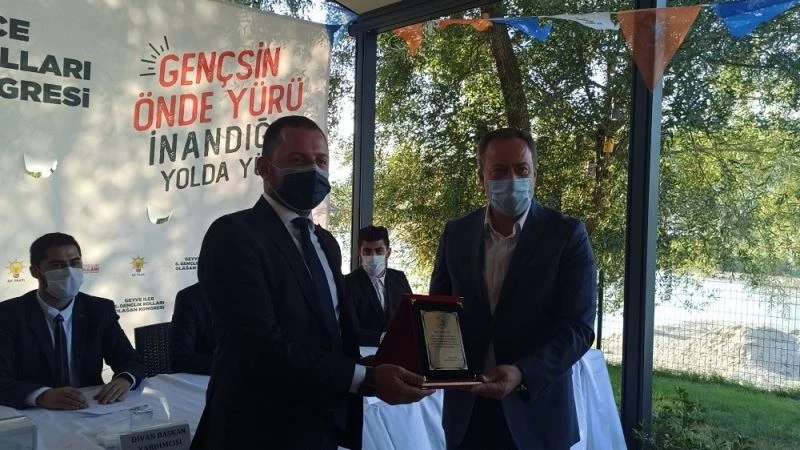 AK Parti Geyve İlçe Gençlik Kolları kongresi yapıldı
