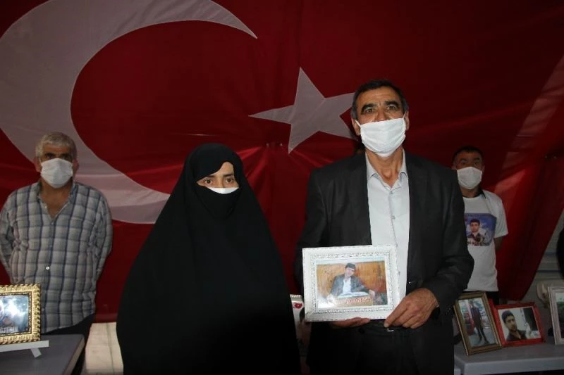 Evlat nöbetindeki aile oğluna kavuştu, çadırda zılgıtla karşılandı
